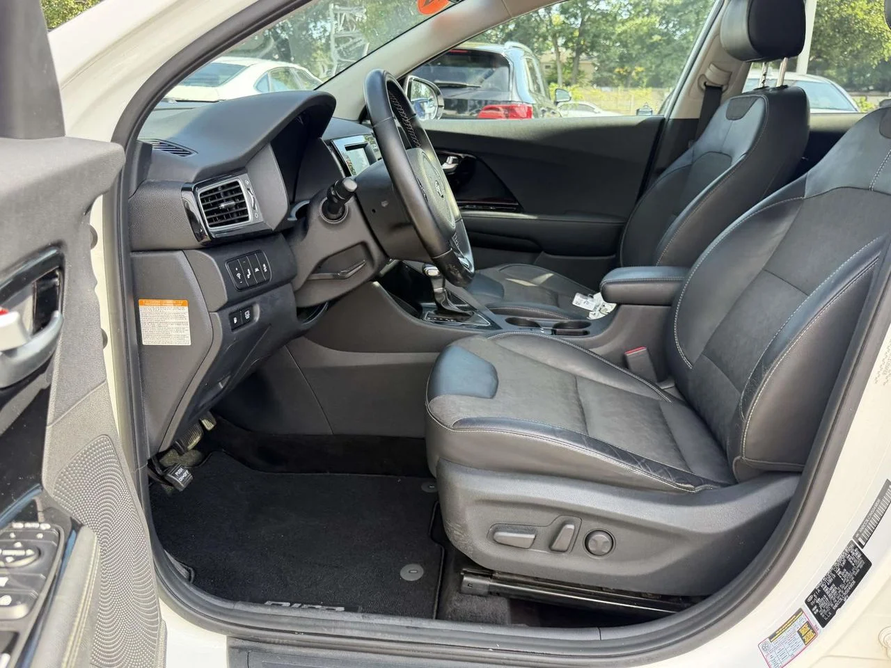 Used 2017 Snow White Pearl Kia EX image 15