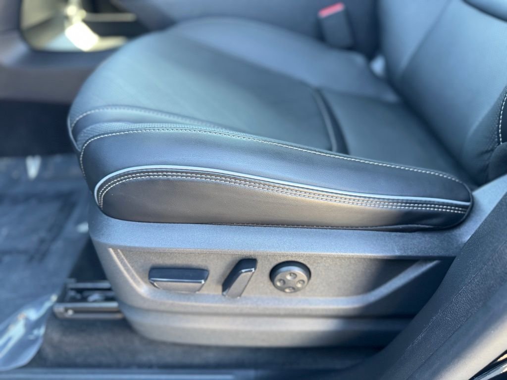 Certified Used 2026 Black Obsidian INFINITI LUXE image 18