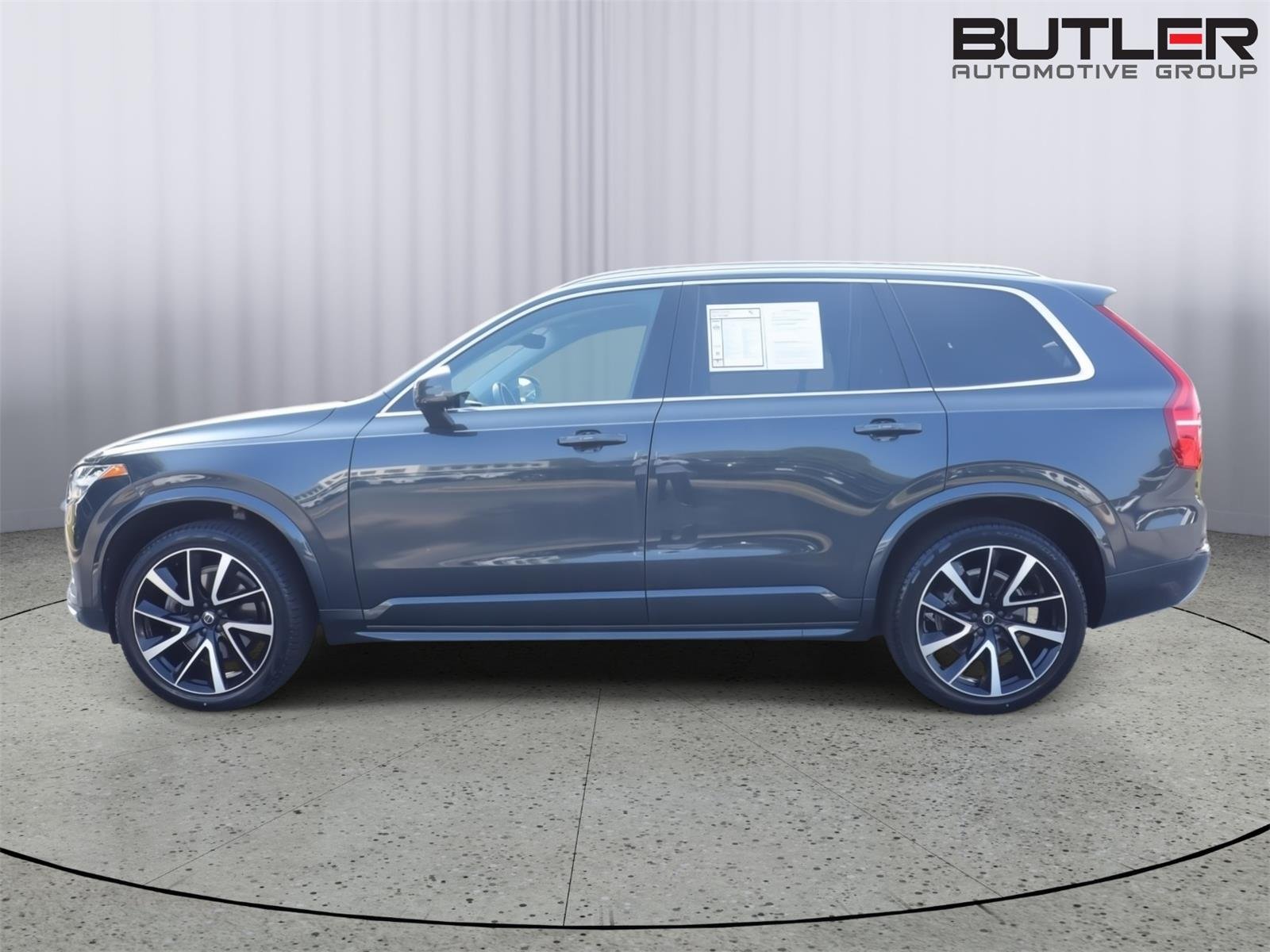 Used 2022 Savile Grey Metallic Volvo Momentum image 3