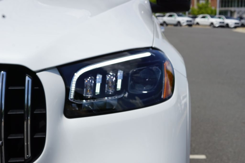 New 2026 MANUFAKTUR Moonlight White Metallic Mercedes-Benz GLS 63 AMG® image 10