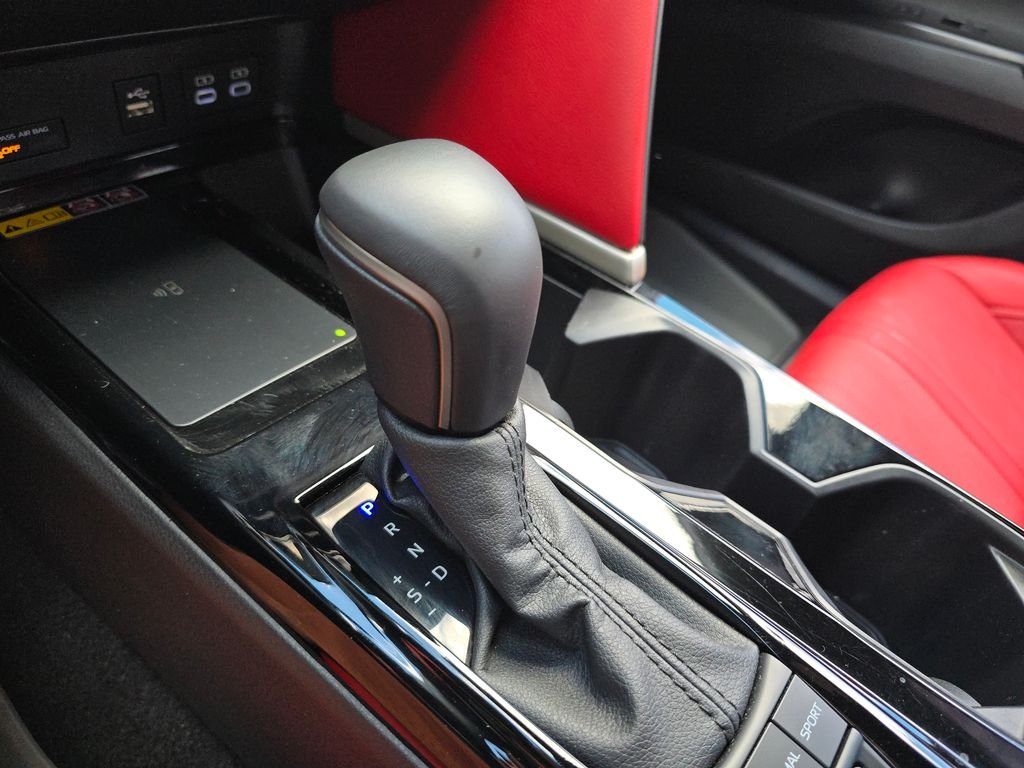 Used 2025  Toyota  image 25