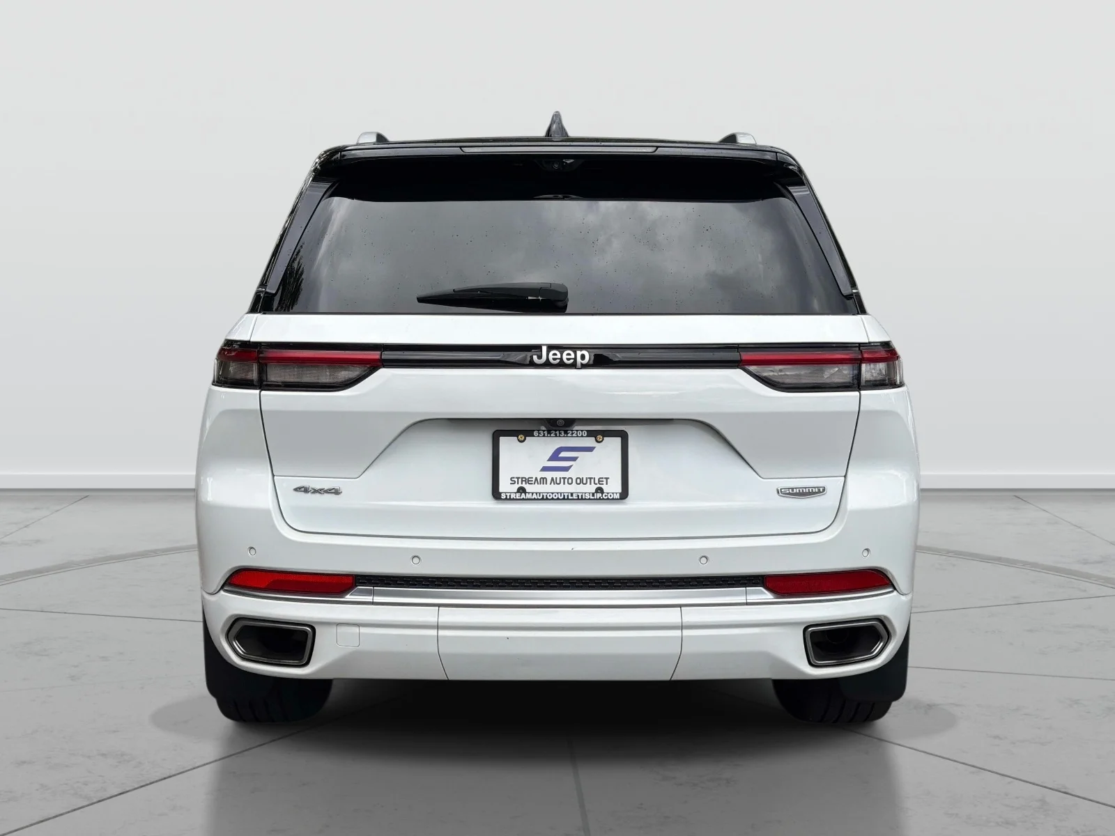 Used 2023 White Jeep Summit Reserve image 6