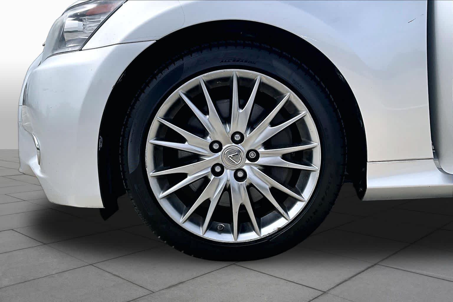 Used 2014 Liquid Platinum Lexus  image 10