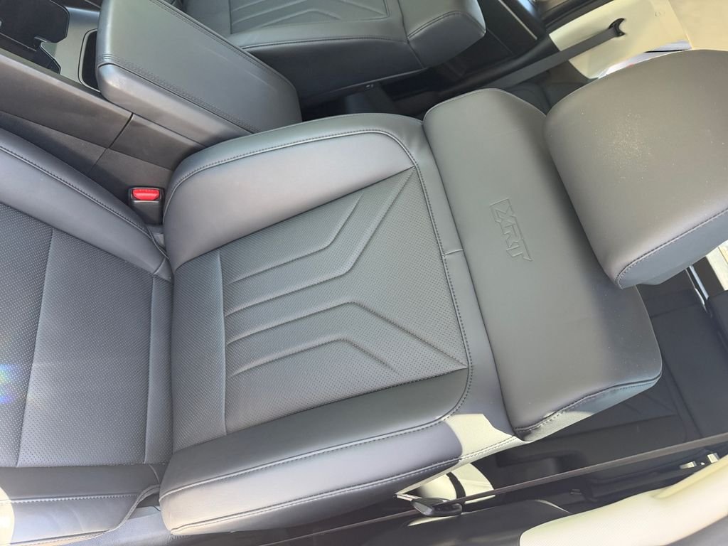 Used 2025 White Hyundai XRT image 8