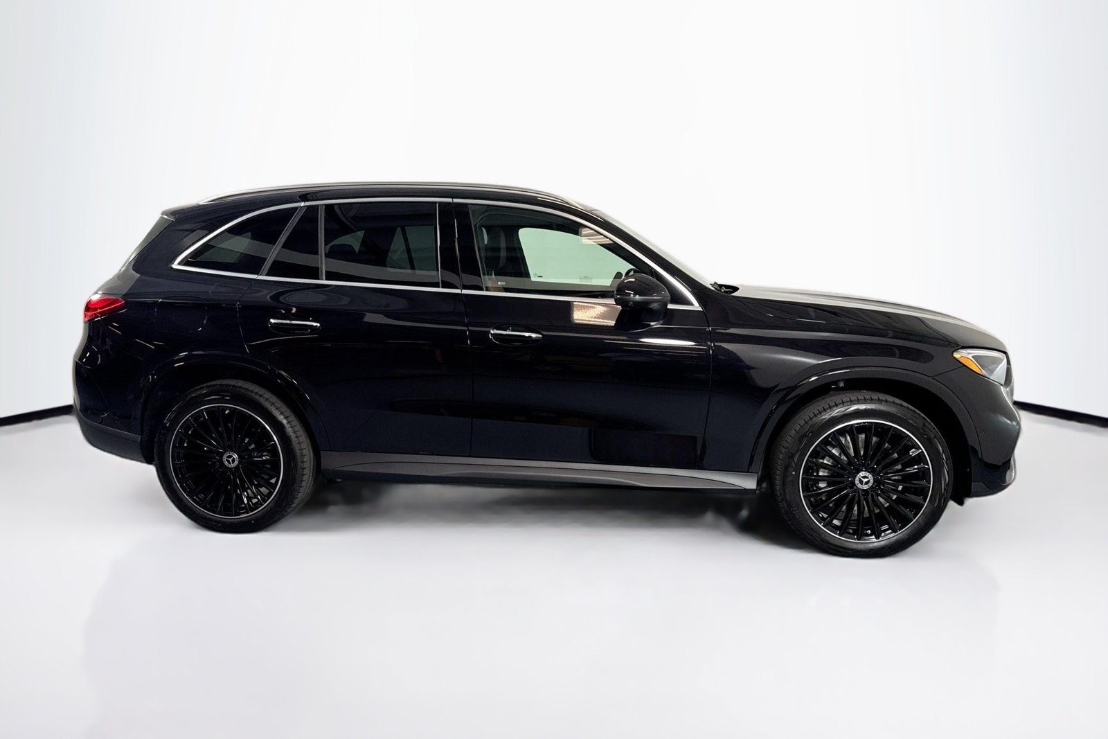 New 2026 Obsidian Black Metallic Mercedes-Benz GLC 300 image 4