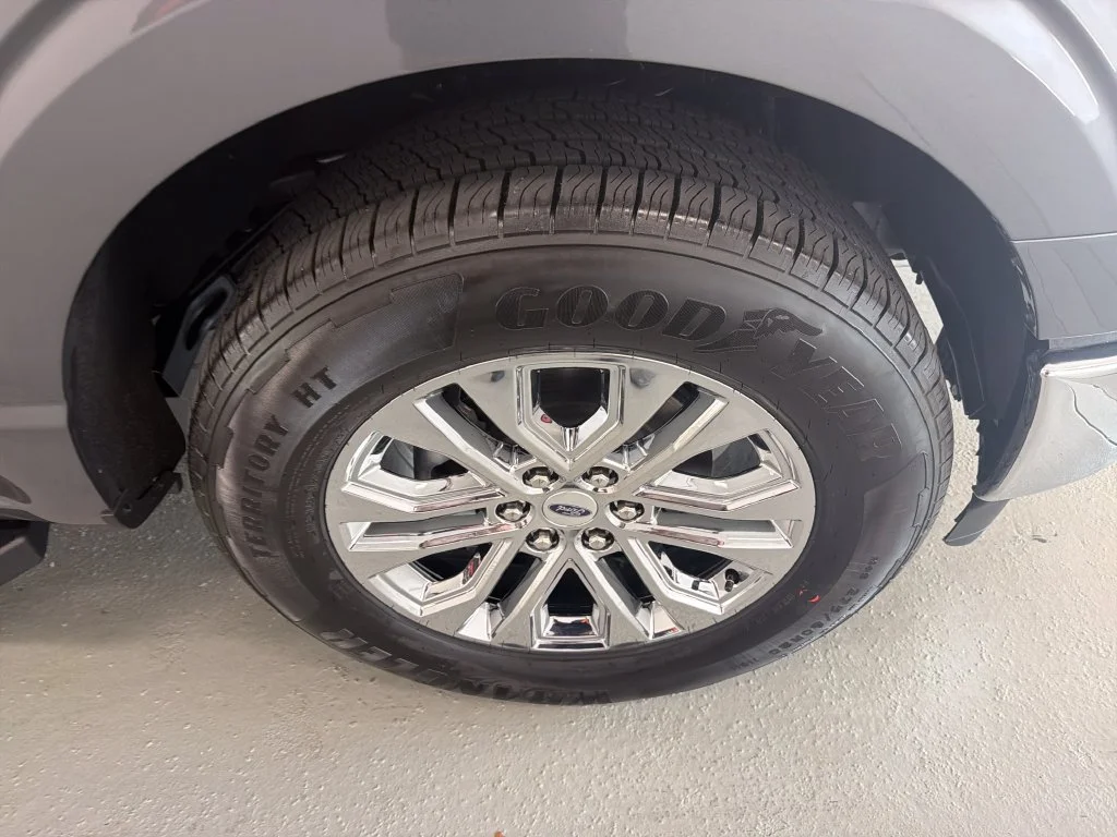 New 2026 Carbonized Gray Metallic Ford XLT image 5