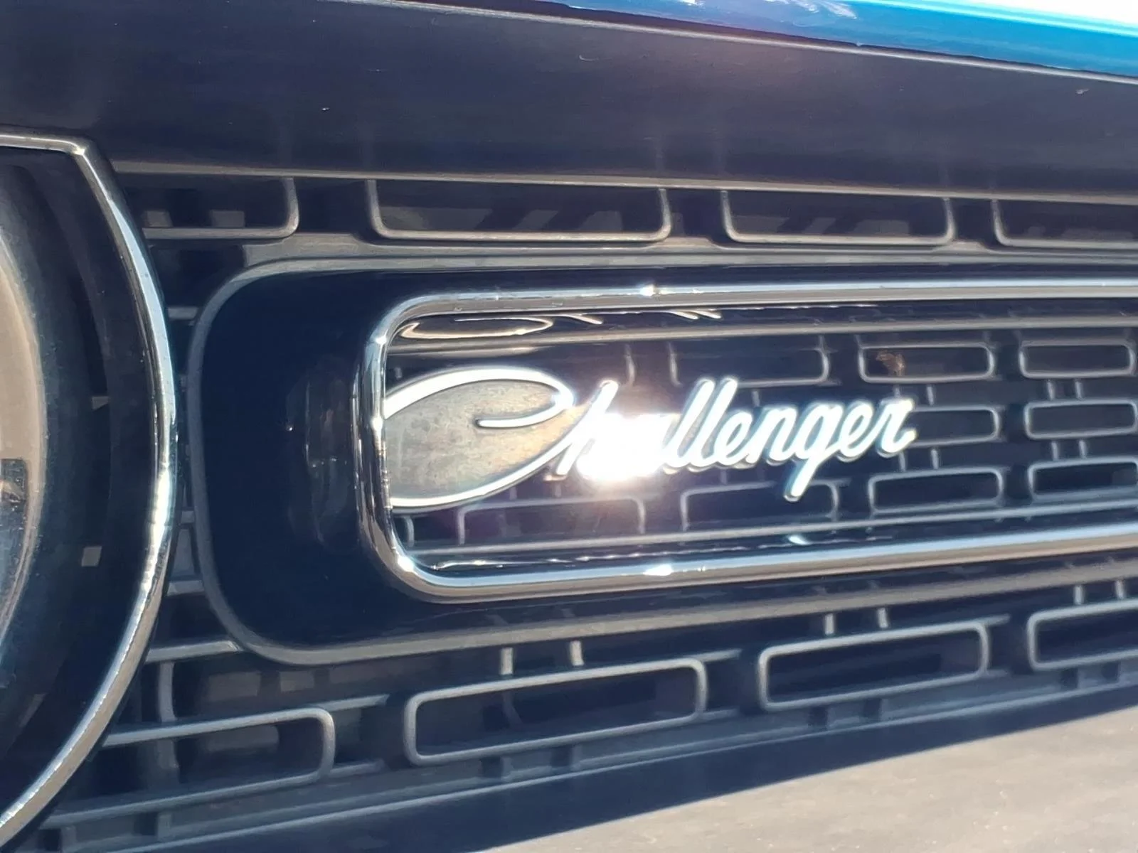 Used 2015 B5 Blue Pearl Coat Dodge R/T Plus Shaker image 9