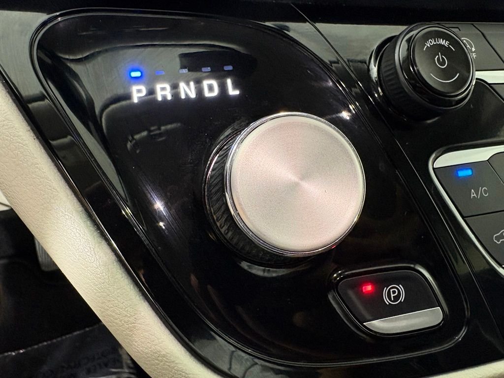 Used 2024 White Chrysler Touring L image 33
