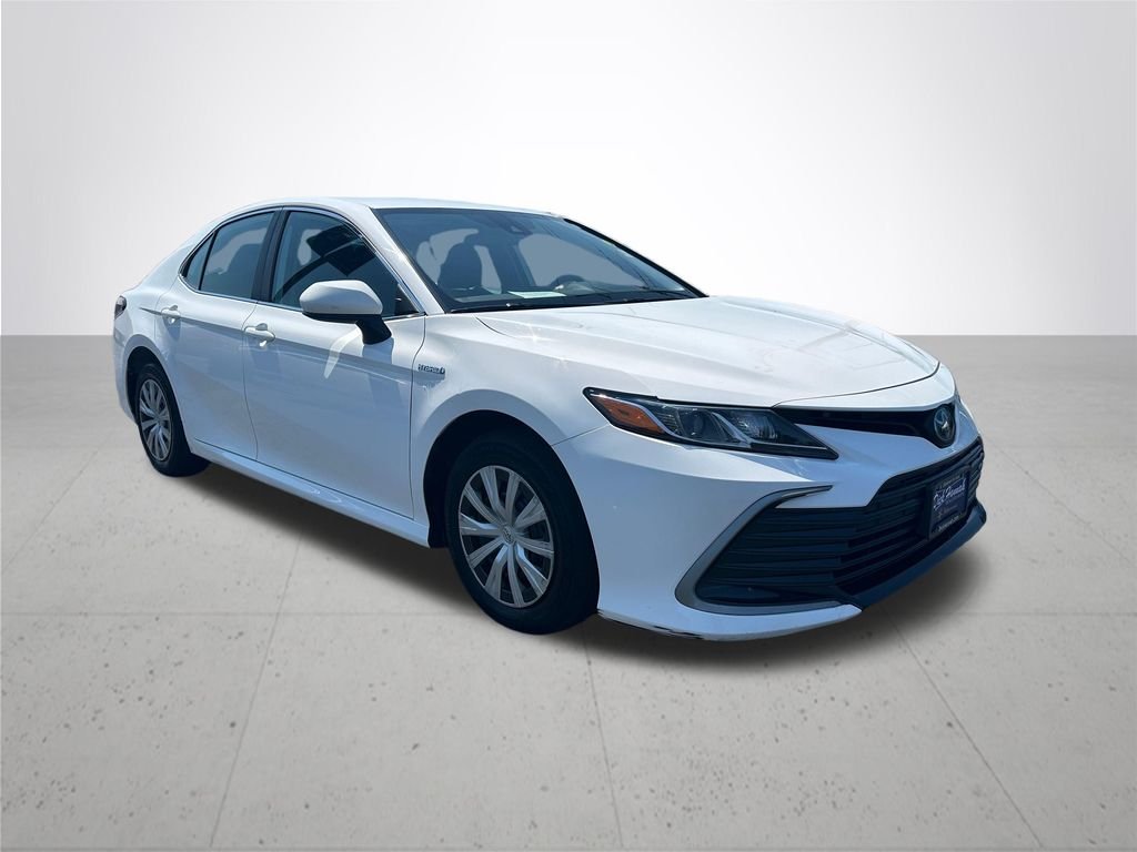 Used 2021 White Toyota LE image 5