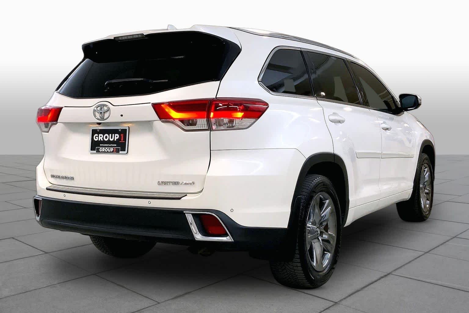 Used 2017 Blizzard Pearl Toyota Limited Platinum image 12