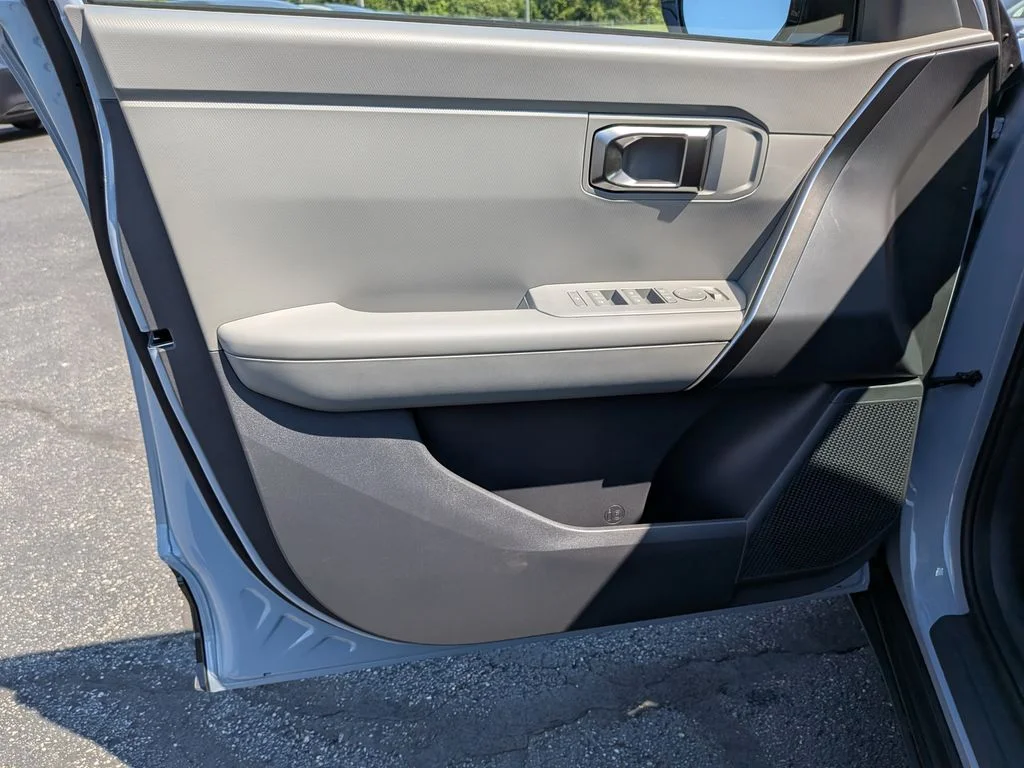 New 2027 Pale Gray Kia S image 13