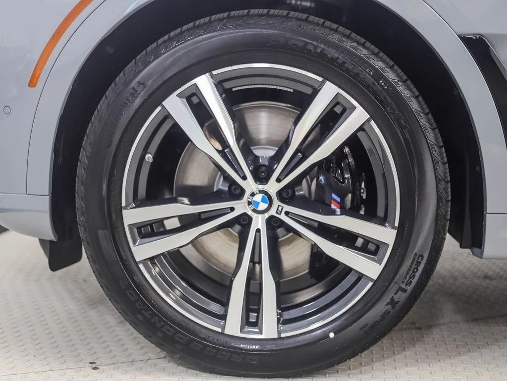 Used 2026 BMW X7 40i with VIN 5UX23EM02T9232072 for sale in Minneapolis, Minnesota