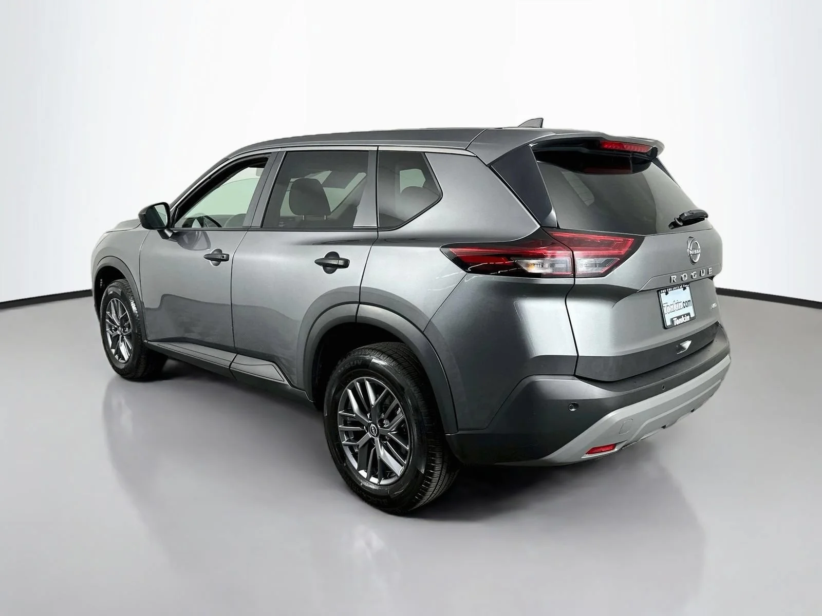 Used 2023 Gray Nissan S image 6