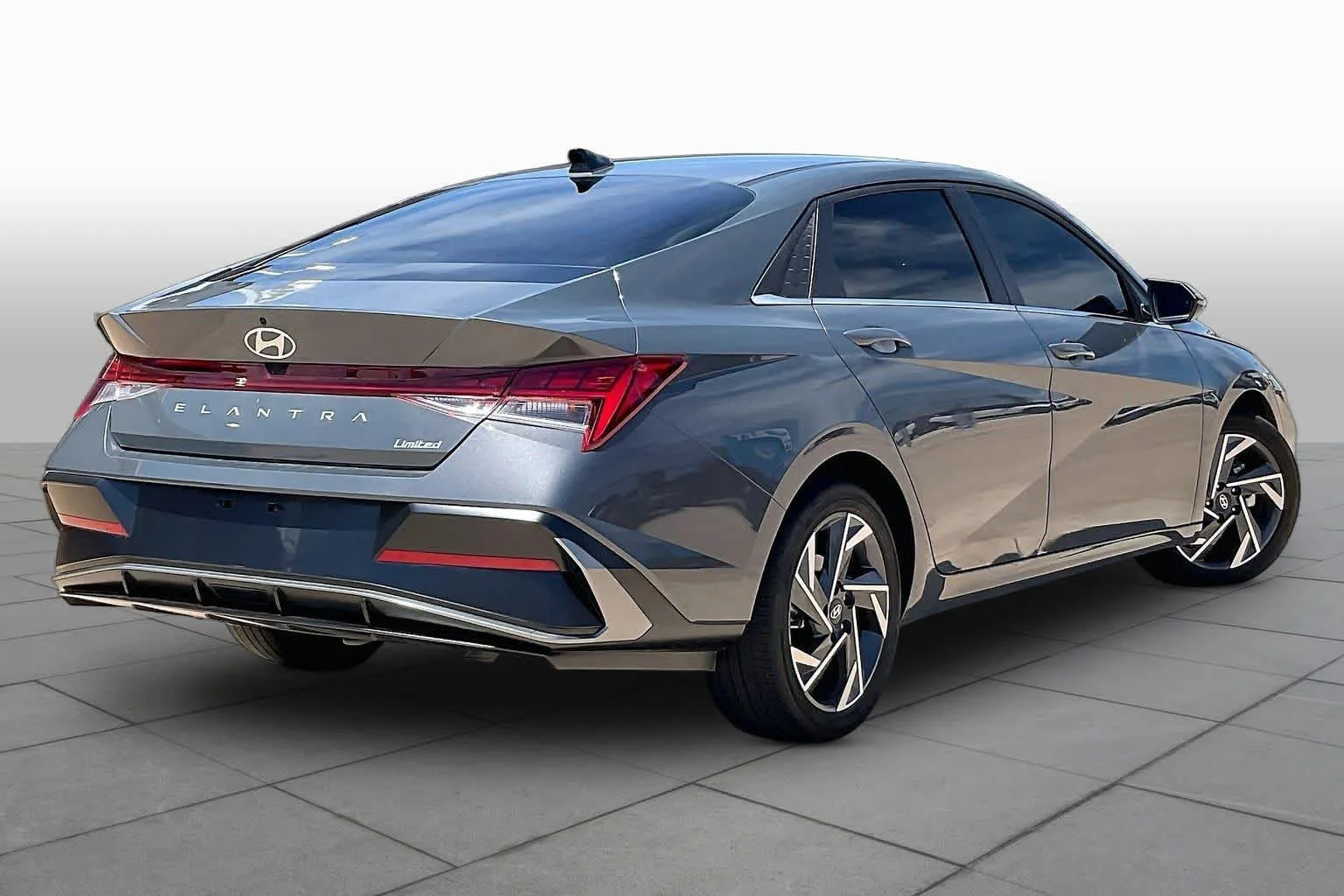Used 2025 Ecotronic Gray Hyundai Limited image 12