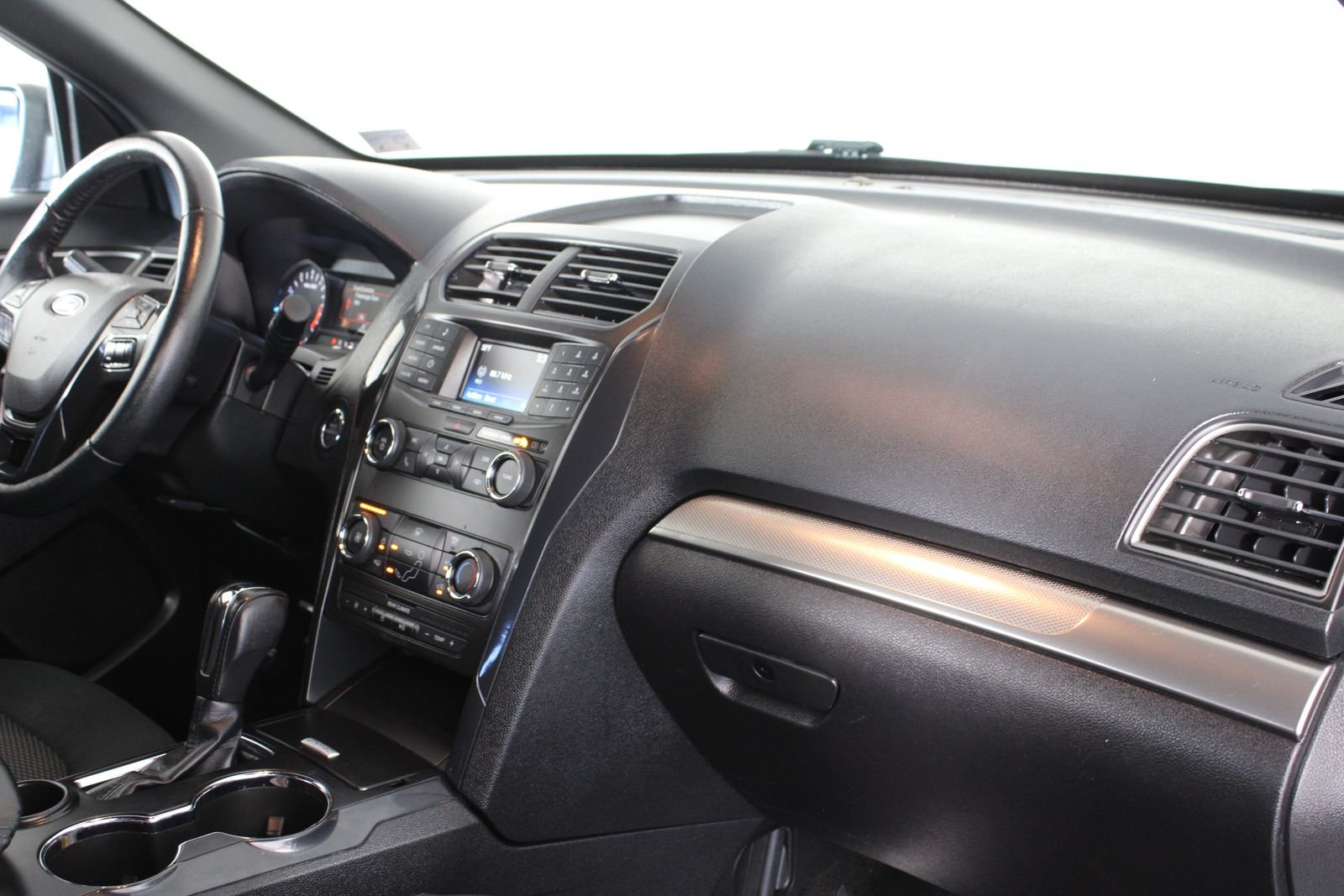 Used 2018 Blue Ford XLT image 15