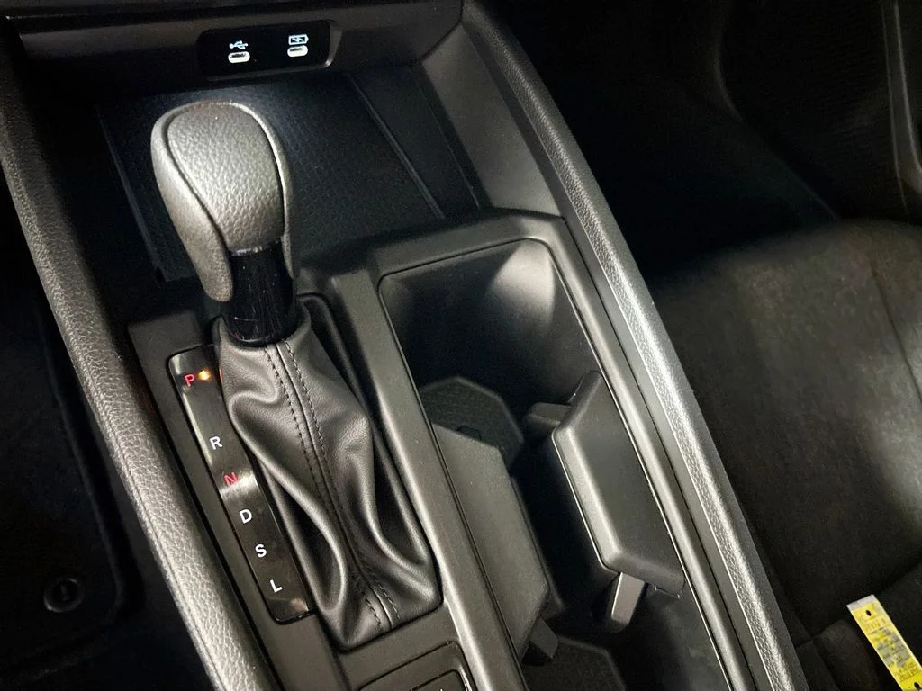 Used 2023 Lunar Silver Metallic Honda LX image 17