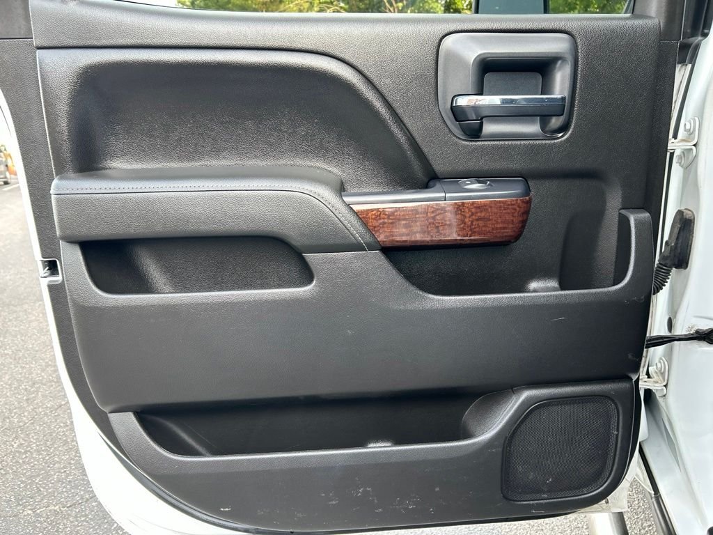 Used 2015 White GMC SLE image 18
