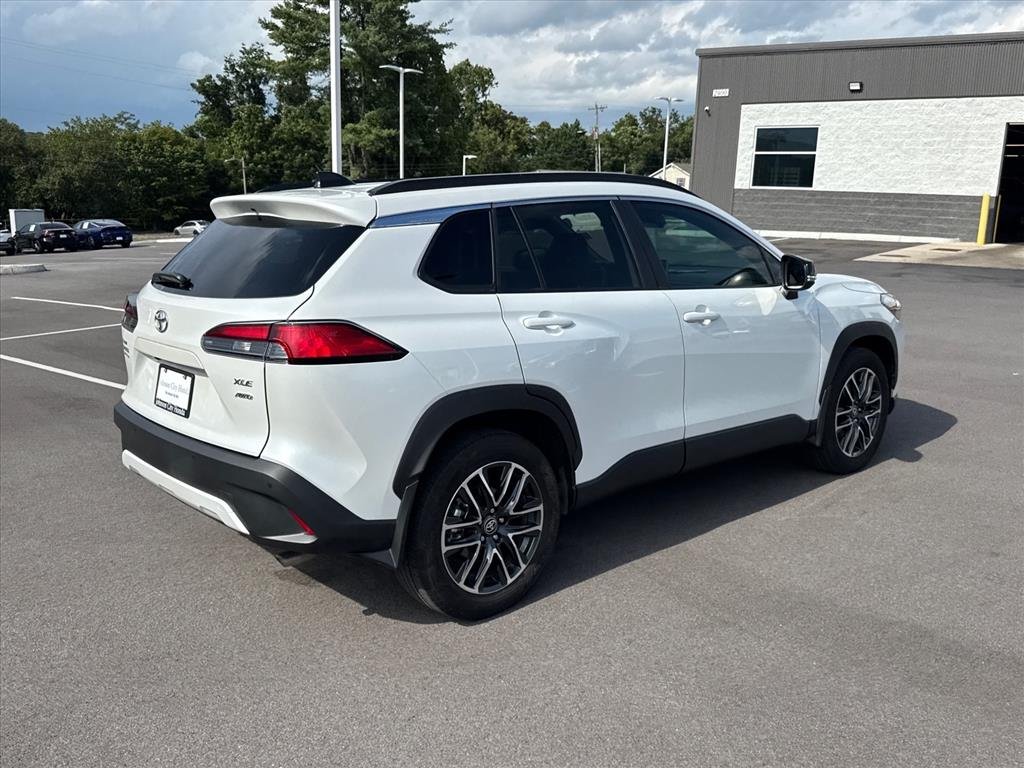Used 2026 Wind Chill Pearl Toyota XLE image 7