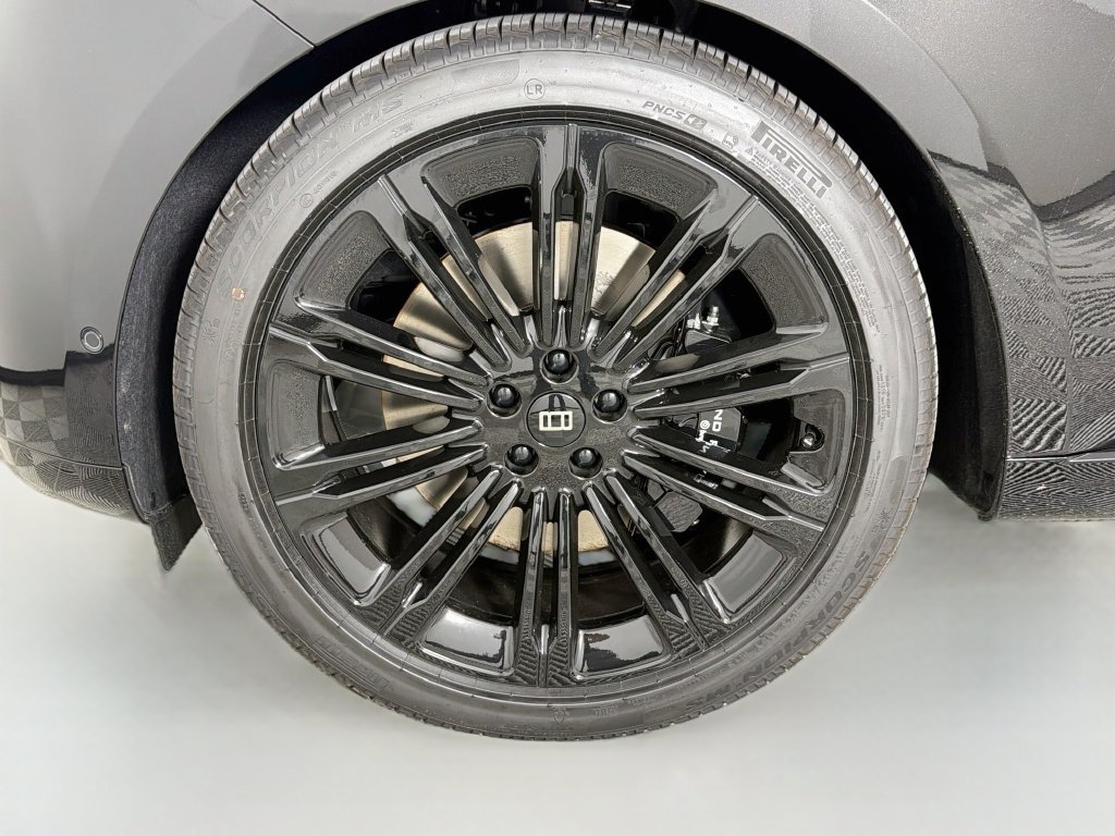 New 2027 Santorini Black Land Rover SE image 34