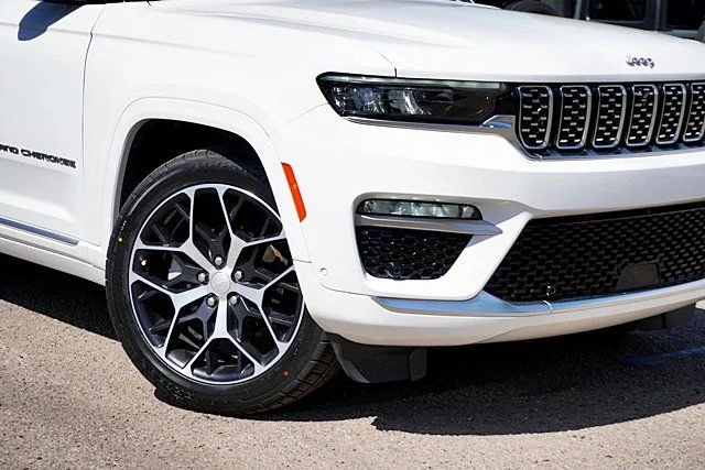 Certified Used 2024 White Jeep Summit image 3