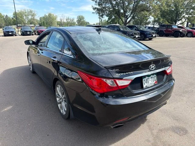 Used 2012 Black Hyundai SE image 4