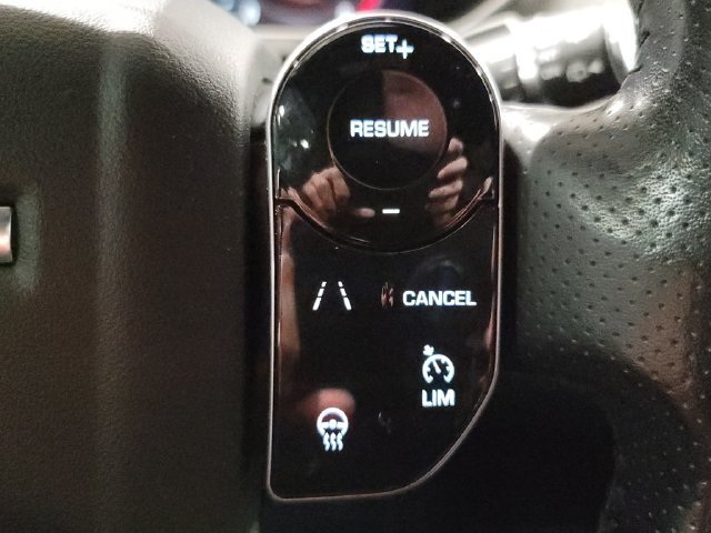 Used 2019 Fuji White Land Rover HSE image 29