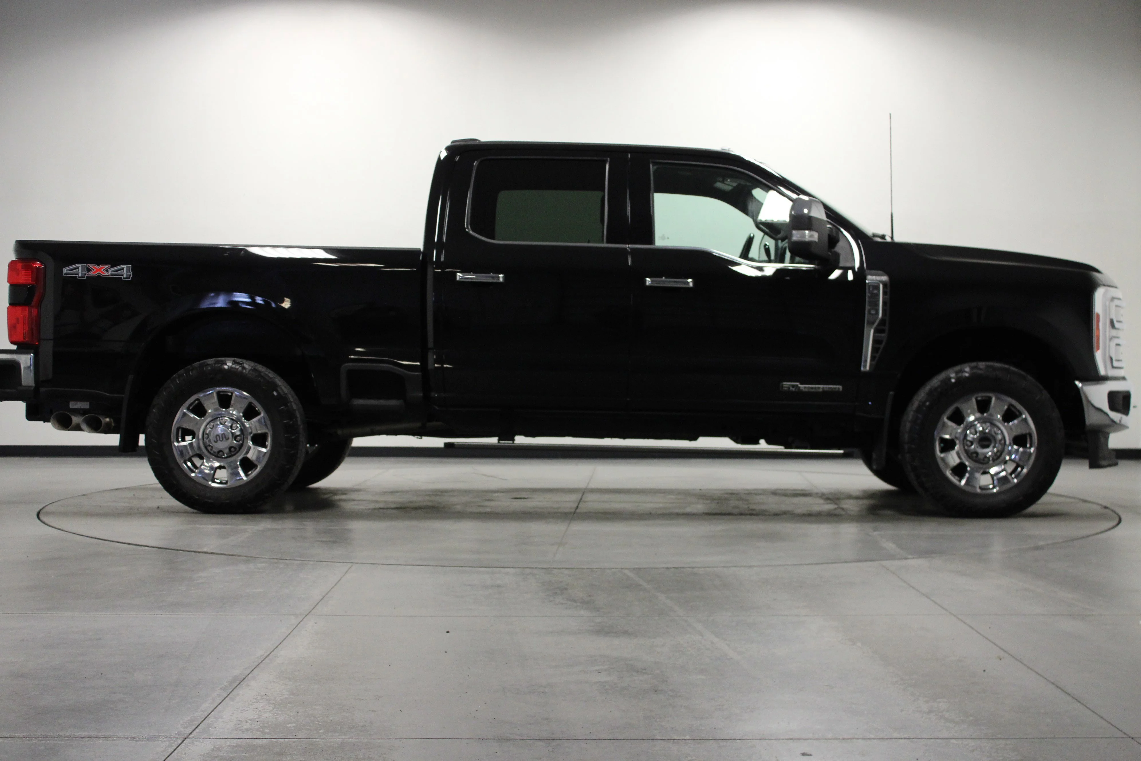 Used 2023 Agate Black Metallic Ford King Ranch image 3