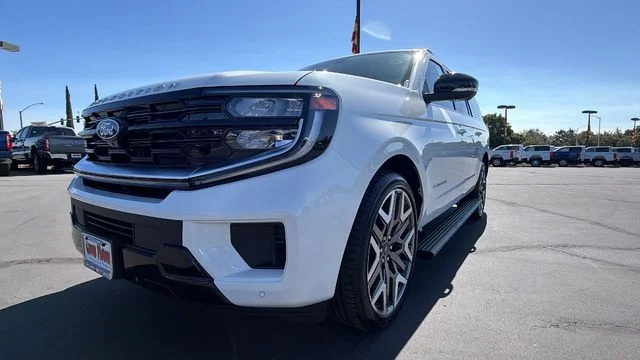 New 2027 Star White Metallic Tri-Coat Ford MAX Platinum image 9