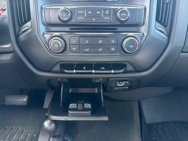 Used 2015 Silver GMC  image 33