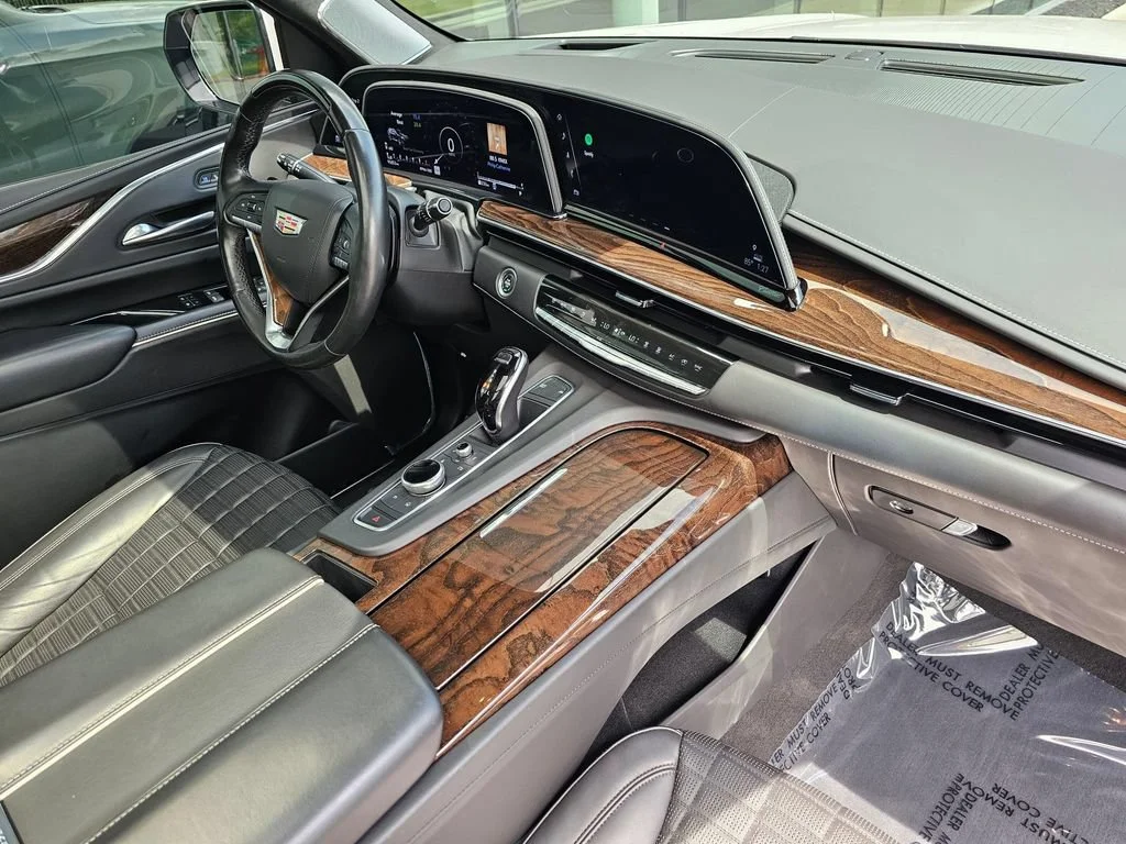 Used 2021 CRYSTAL WHITE TRICOAT Cadillac Sport Platinum image 10