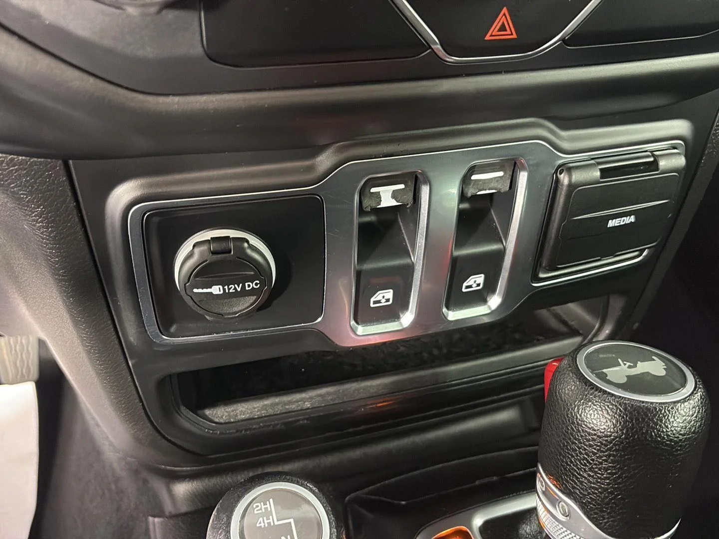 Used 2020 Black Clearcoat Jeep Sport S image 28