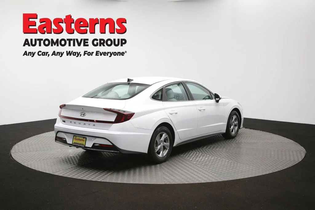 Used 2023 White Hyundai SE image 40