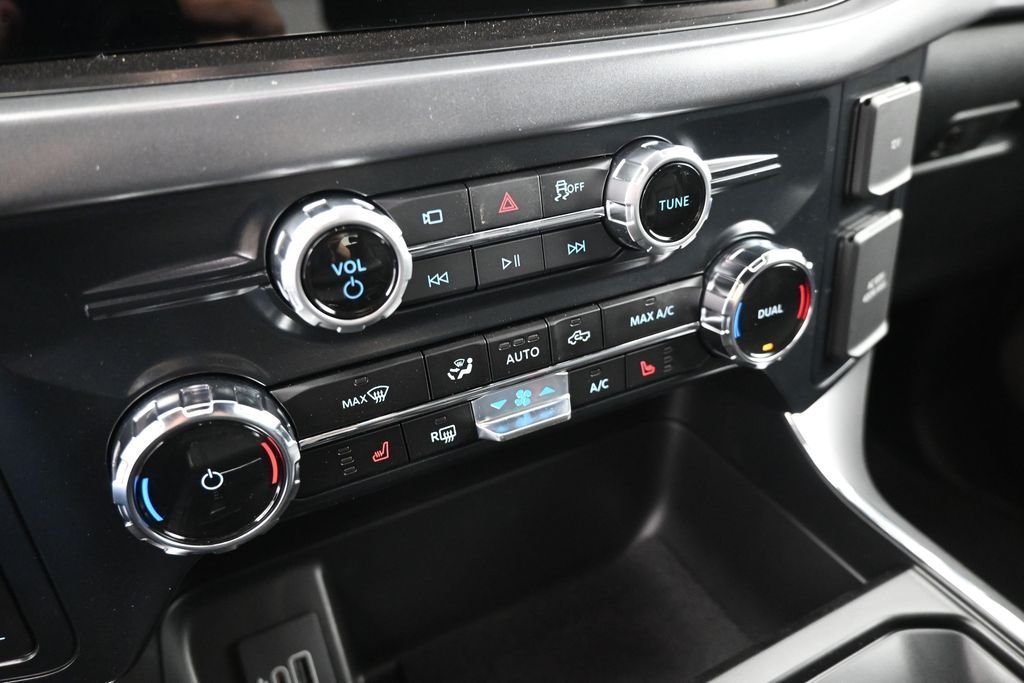 New 2026 Oxford White Ford XLT image 16