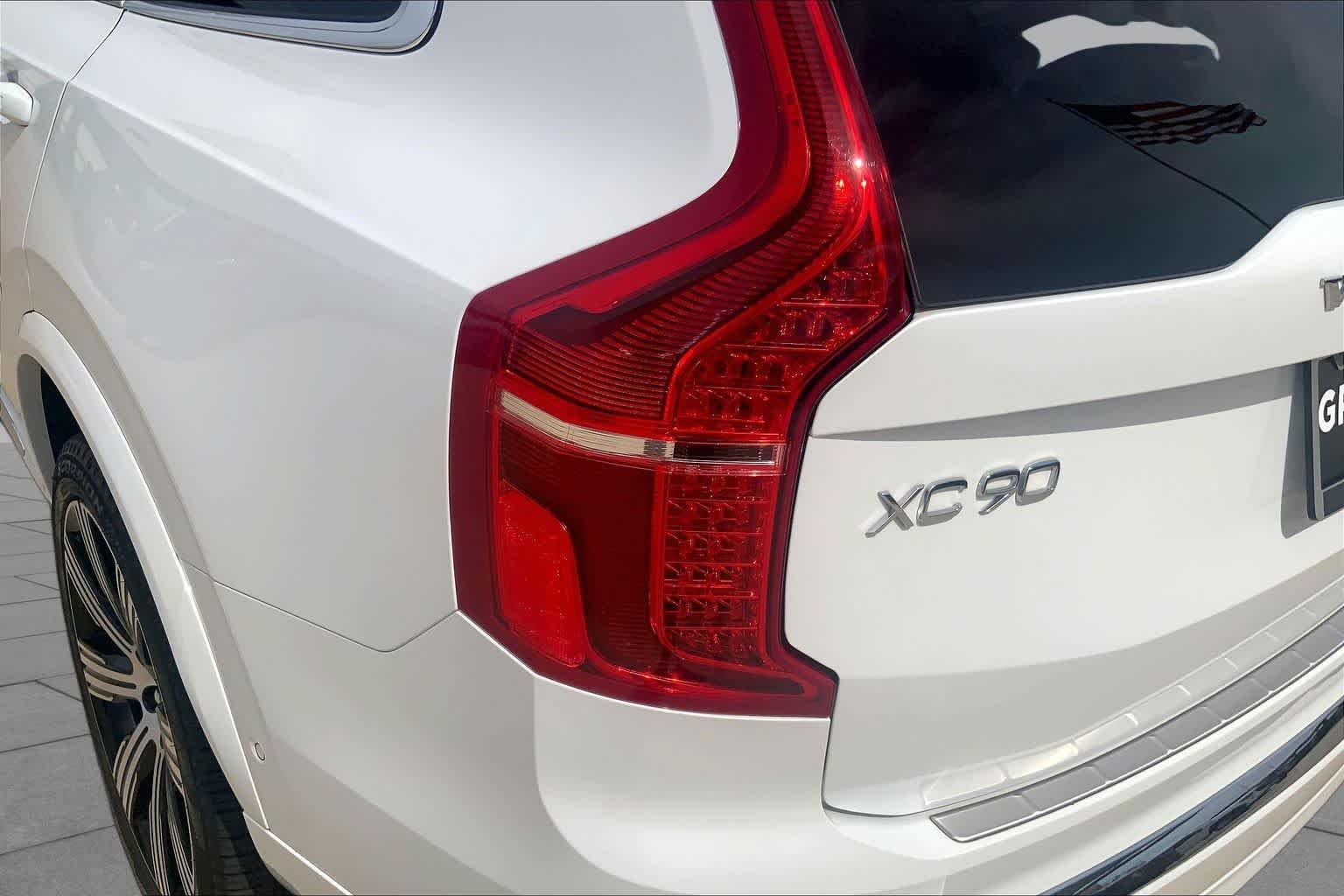 Used 2025 WHITE Volvo Ultra image 28