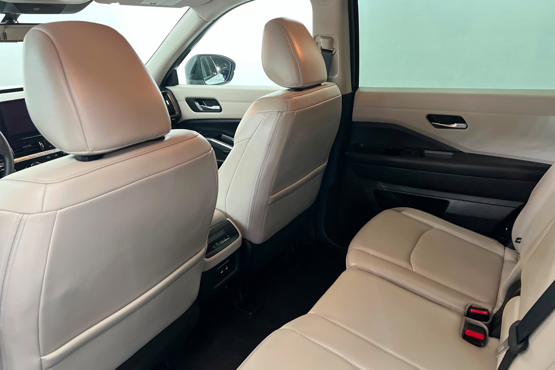 Used 2026 Everest White Pearl Tricoat Nissan SL image 20