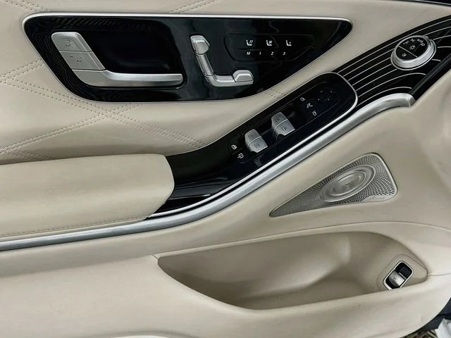 Used 2024 White Mercedes-Benz Maybach S 580 image 10