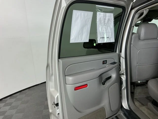 Used 2004 Silver Birch Metallic Chevrolet Z71 image 21