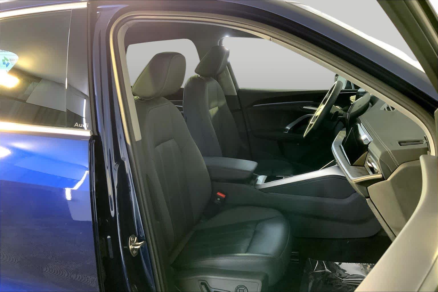 Used 2025 Navarra Blue Metallic Audi Premium image 8