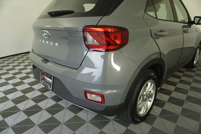 Used 2022 Gray Hyundai SE image 13