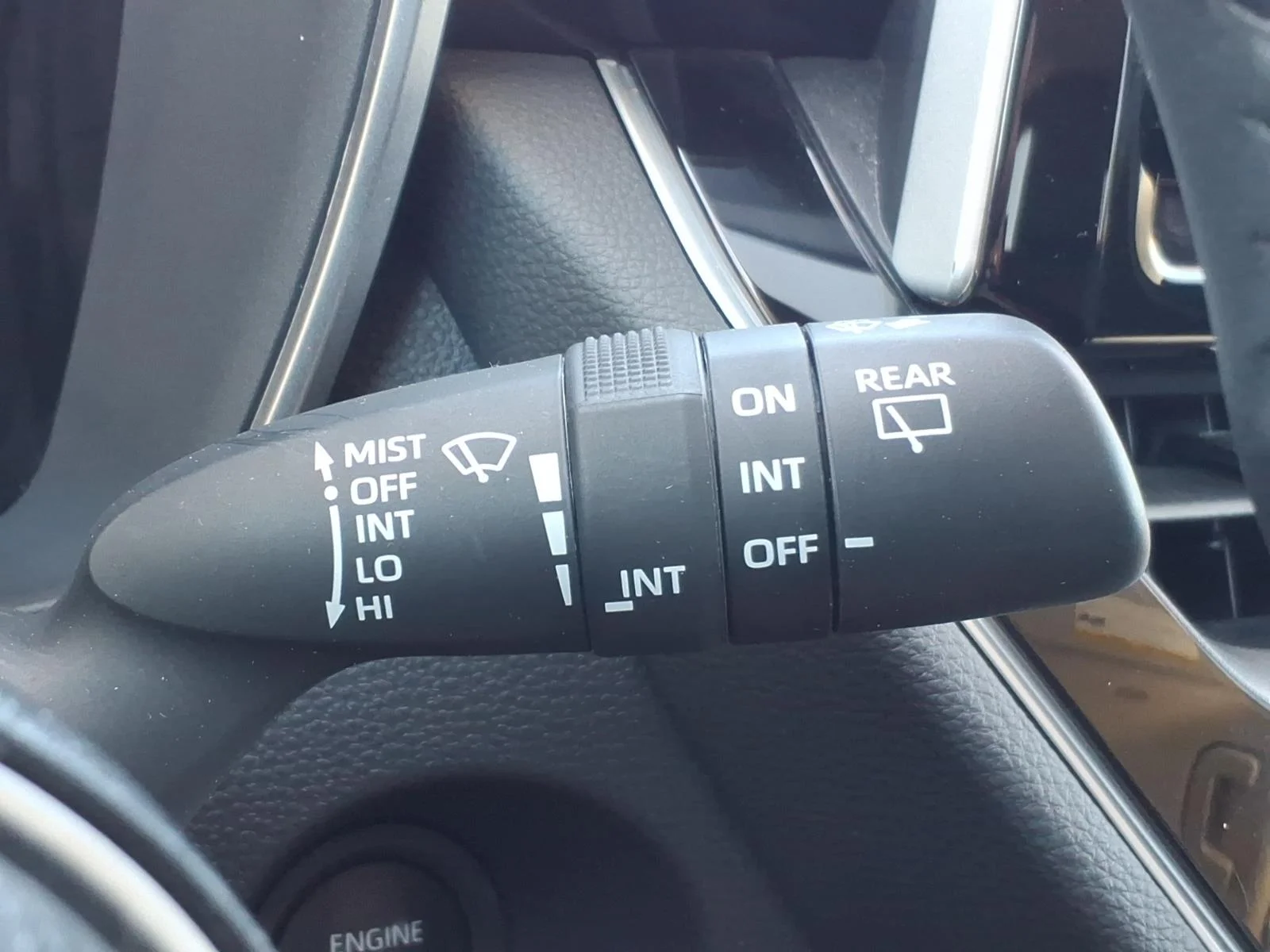 2025 Toyota Corolla Cross XLE - Photo 25