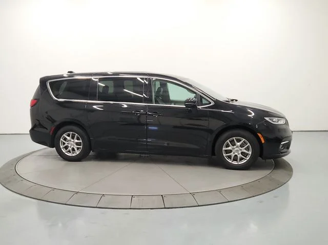 Used 2024 Black Chrysler Touring L image 9