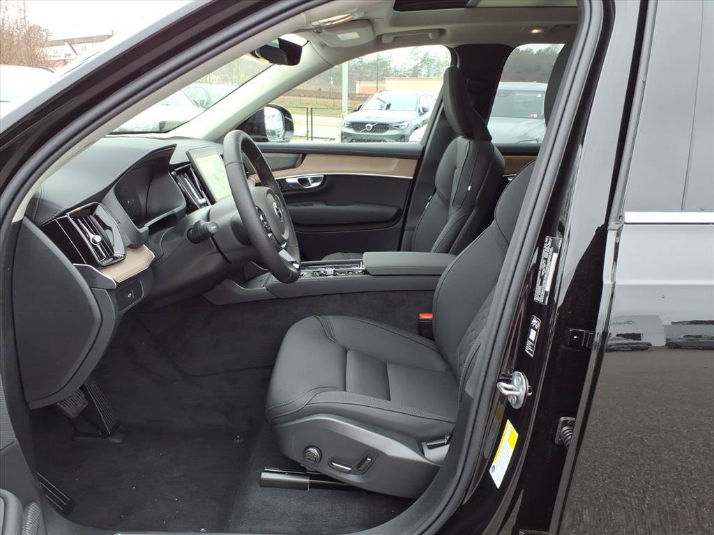 Certified Used 2026 Onyx Black Metallic Volvo Plus image 10