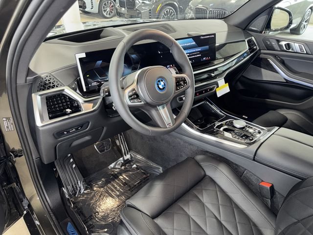 New 2026 Manhattan Green Metallic BMW xDrive50e image 15