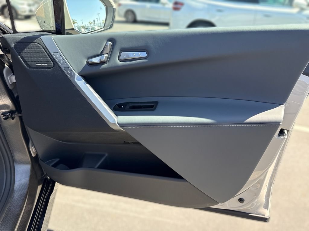 2026 BMW iX 60 - Photo 27