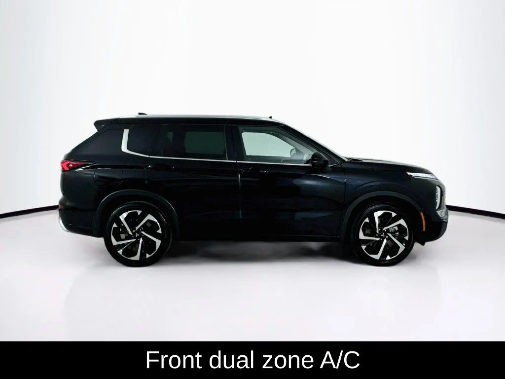 Used 2025 Labrador Black Pearl Mitsubishi SEL image 8