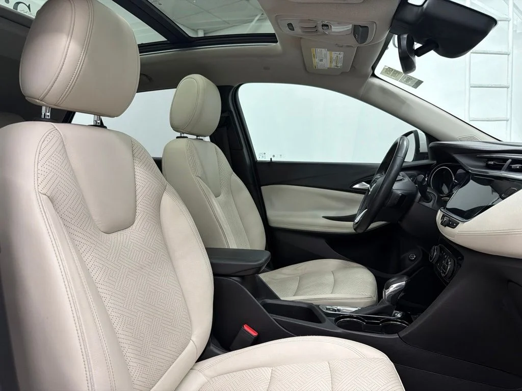 Used 2020 White Buick Essence image 33