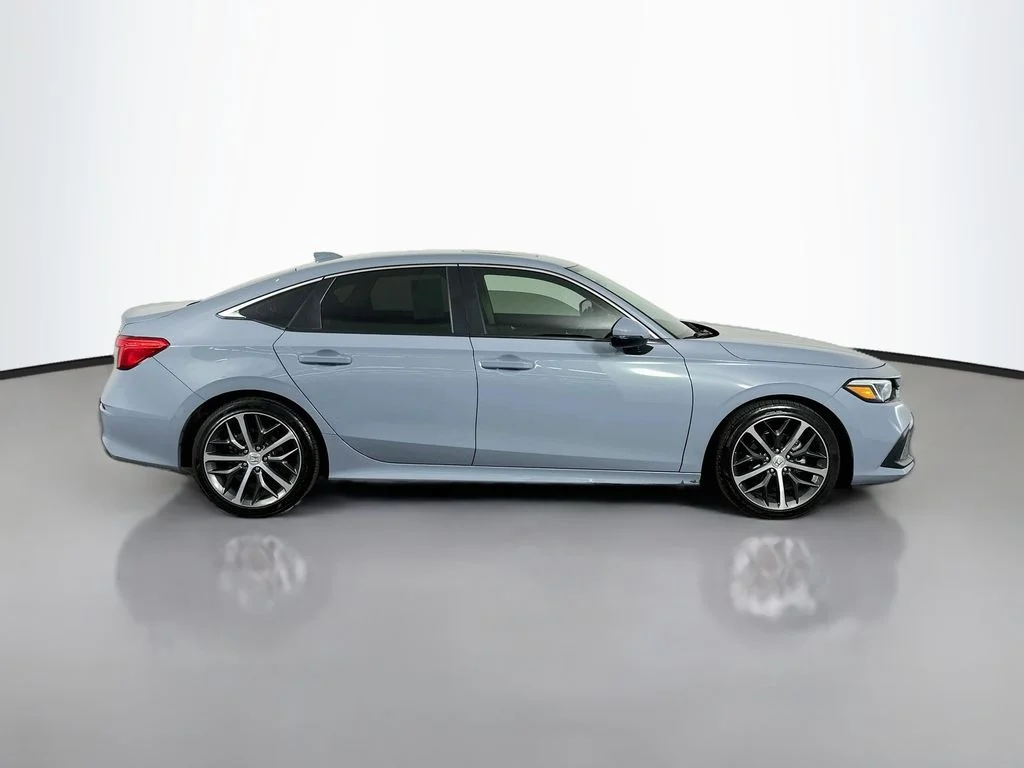 Used 2024 Morning Mist Metallic Honda Touring image 9