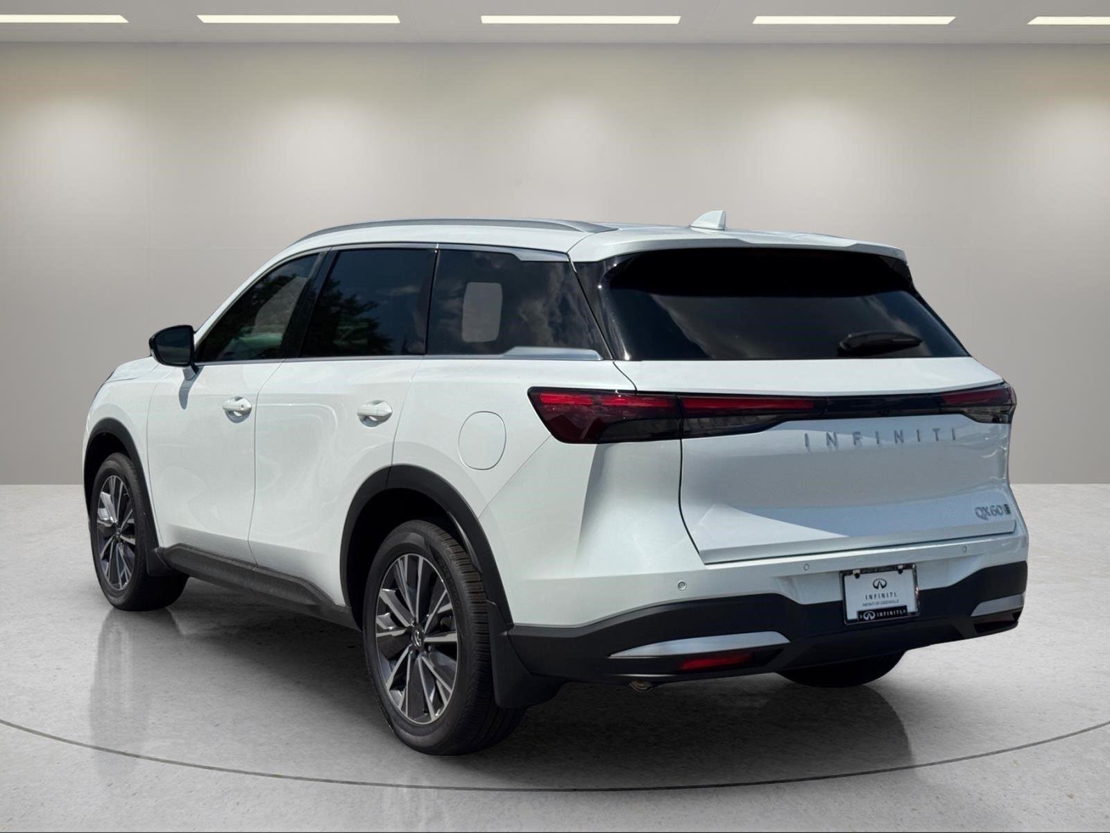 New 2027 Radiant White INFINITI Luxe AWD image 3