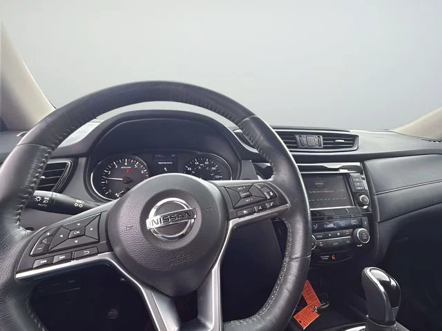 Used 2018 Red Nissan SV image 11