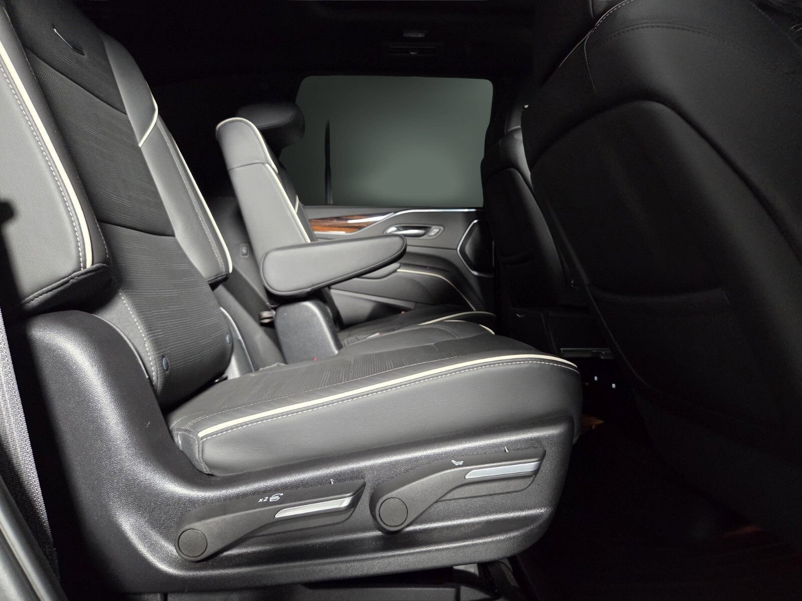 2023 Cadillac Escalade Premium Luxury - Photo 15